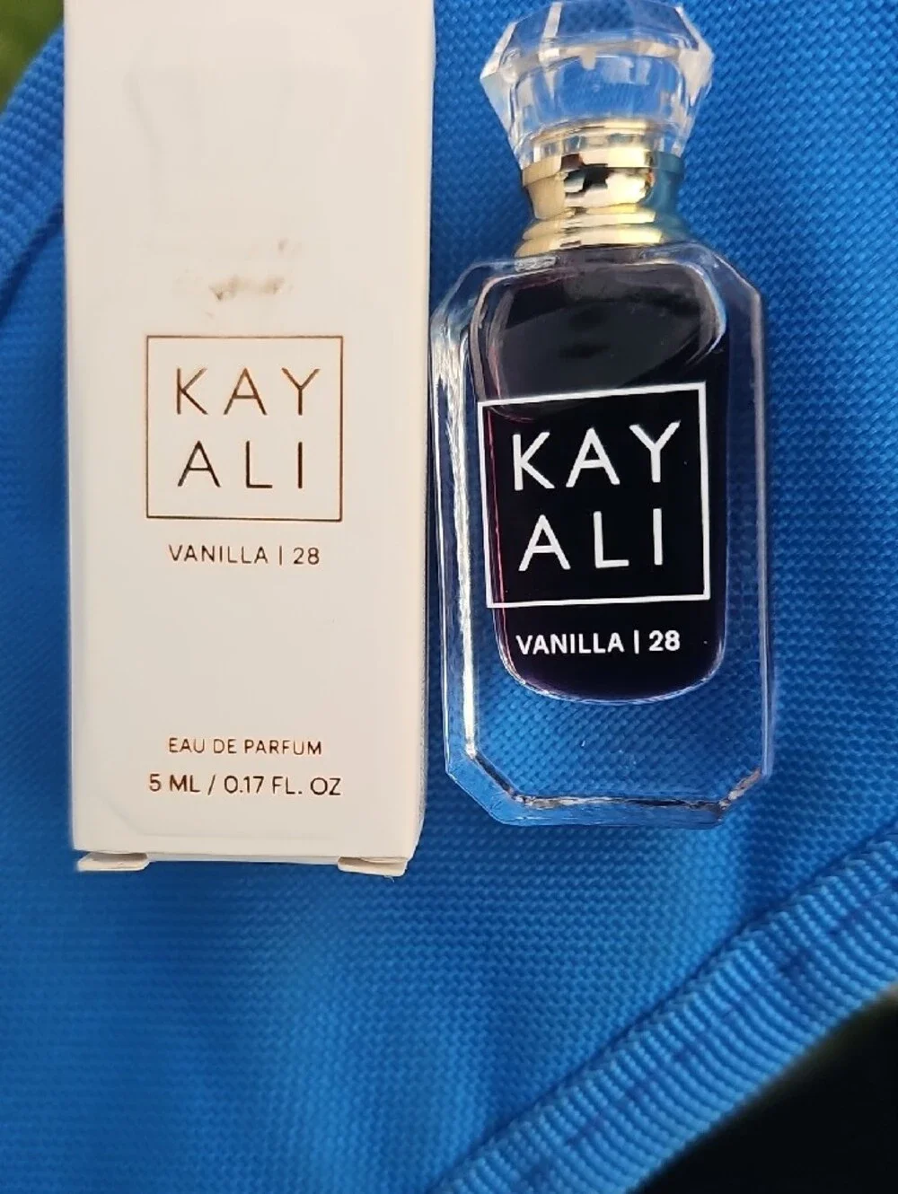 Kayali Vanilla 28 Body Fragrance Oil - White
